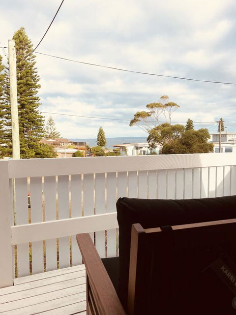Little Blue Beach House - Lawyer Find 0