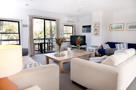 Refuge Cove On Pittwater - Click Find 5