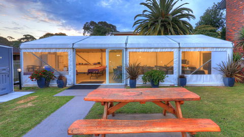 Pelican Motor Inn - Click Find 26