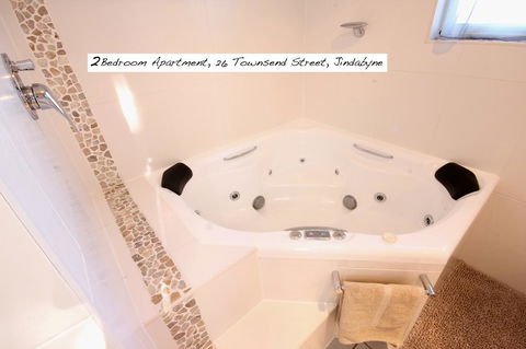 Full Circle Apartments - Click Find 27