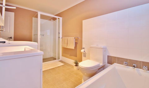 Full Circle Apartments - Click Find 20
