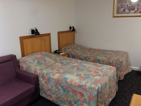 Edgecliff Lodge Motel - Lawyer Find 17