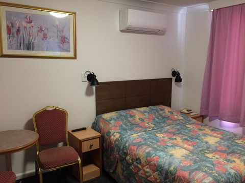Edgecliff Lodge Motel - Lawyer Find 8