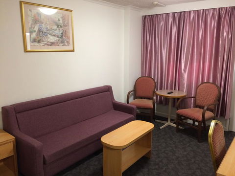 Edgecliff Lodge Motel - Lawyer Find 10