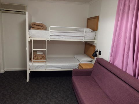 Edgecliff Lodge Motel - Lawyer Find 18