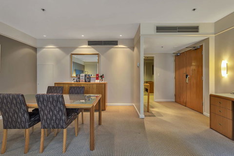 Stamford Plaza Adelaide - Who Is Search 33