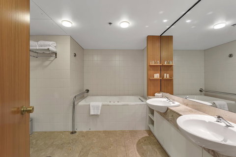 Stamford Plaza Adelaide - Who Is Search 29