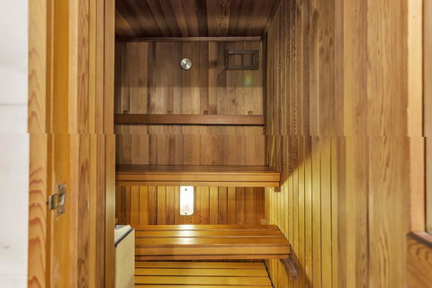 Stamford Plaza Adelaide - Who Is Search 38