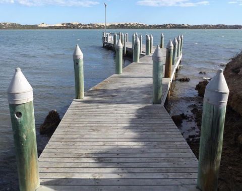 Coorong Waterfront Retreat - Click Find 33