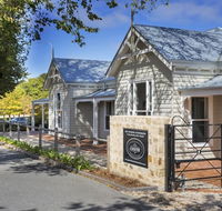 Grandview Homes Accommodation - The Adelaide - Bridge Guide