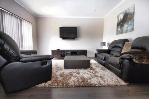 Casavino Luxury Villas - Click Find 18