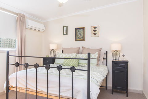 Stoneleigh Cottage Bed And Breakfast - Click Find 7
