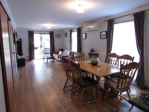 Lazy Days Bed &Breakfast Cottage - Victor Harbor - Click Find 4