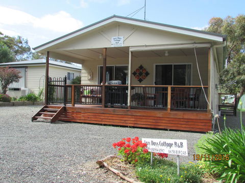 Lazy Days Bed &Breakfast Cottage - Victor Harbor - Click Find 0