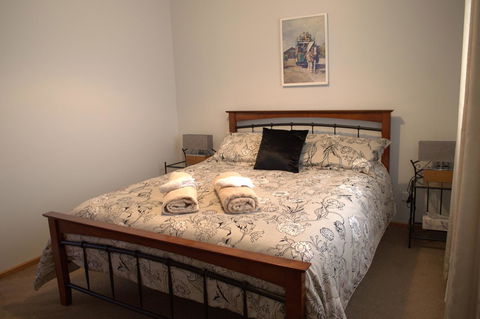 Lazy Days Bed &Breakfast Cottage - Victor Harbor - Click Find 3