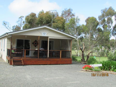 Lazy Days Bed &Breakfast Cottage - Victor Harbor - Click Find 12