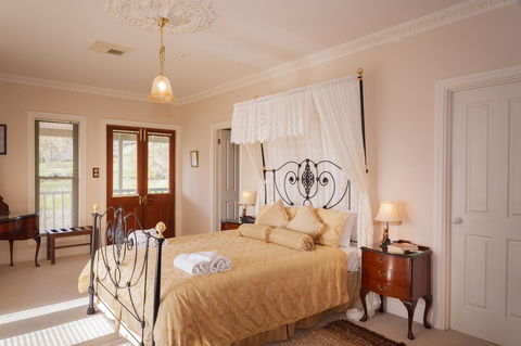 Lindsay House Homestead - Click Find 6