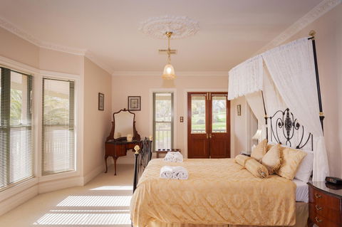 Lindsay House Homestead - Click Find 1