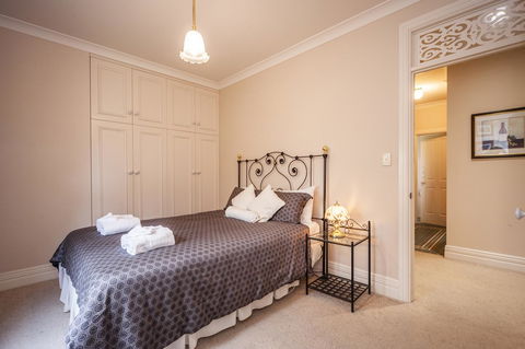 Lindsay House Homestead - Click Find 16