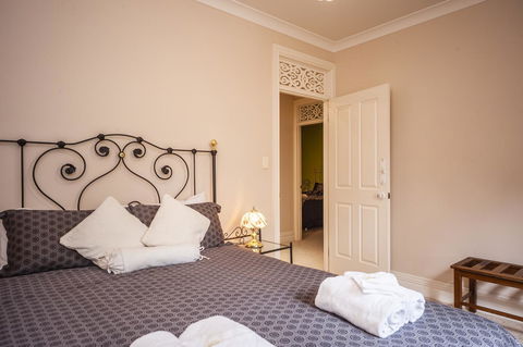 Lindsay House Homestead - Click Find 3