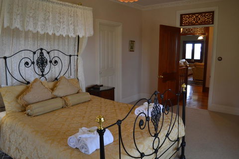 Lindsay House Homestead - Click Find 38