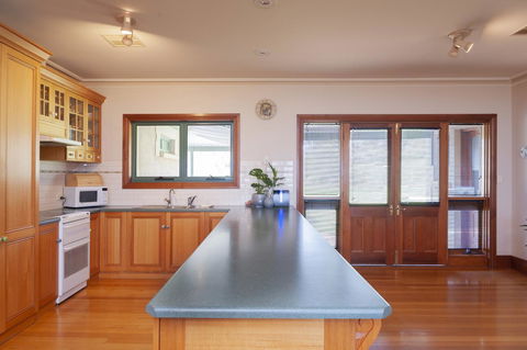 Lindsay House Homestead - Click Find 4