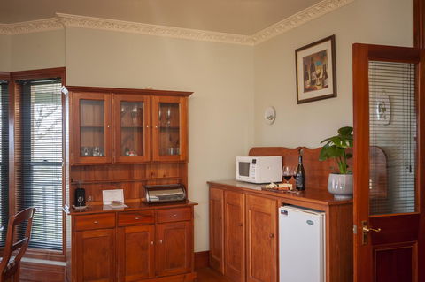 Lindsay House Homestead - Click Find 21