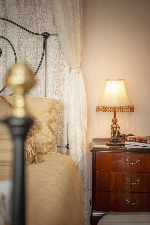 Lindsay House Homestead - Click Find 27