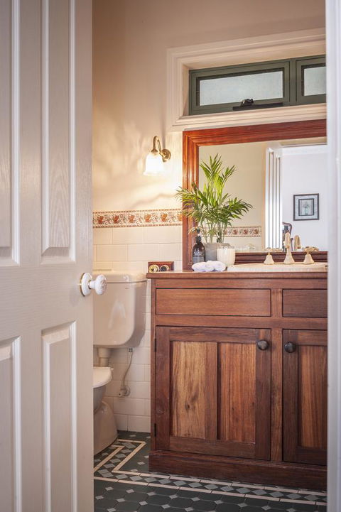 Lindsay House Homestead - Click Find 9