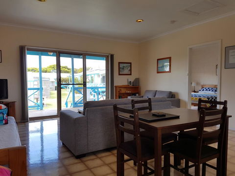 Marion Bay Holiday Villas - Click Find 15