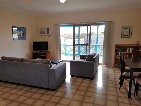 Marion Bay Holiday Villas - Click Find 1