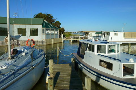 Boat Haven Studios - Click Find 8