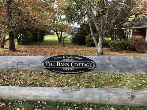 Arcadia - The Barn Cottage & Rosehill Cottage - Click Find 0