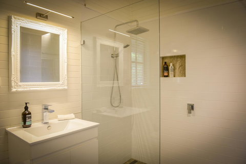 Arcadia - The Barn Cottage & Rosehill Cottage - Click Find 11