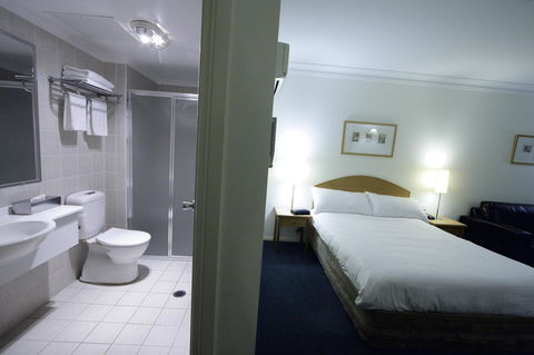 Carlyle Suites & Apartments - Bet 4u 9