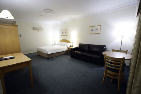 Carlyle Suites & Apartments - Bet 4u 8