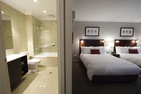 Carlyle Suites & Apartments - Bet 4u 12