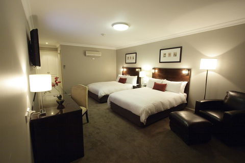 Carlyle Suites & Apartments - Bet 4u 11