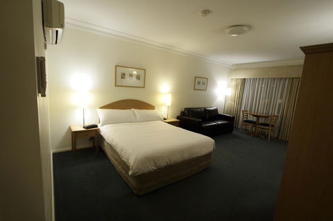 Carlyle Suites & Apartments - Bet 4u 5
