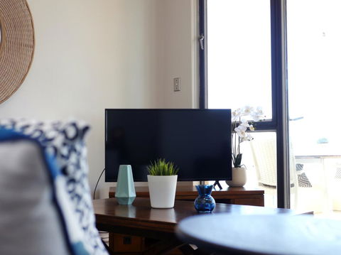 Panoramic Harbour Views And Unbeatable Comfort - Lawyer Find 11