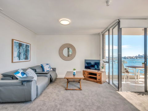 Panoramic Harbour Views And Unbeatable Comfort - Lawyer Find 2