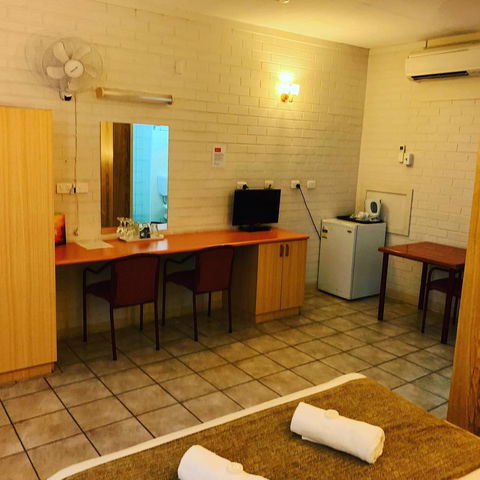Pine Tree Motel - DBD 20