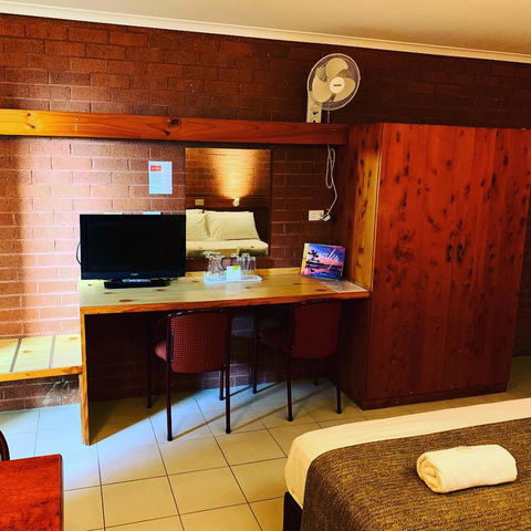 Pine Tree Motel - DBD 30