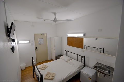 Youth Shack Backpackers Darwin - Click Find 6