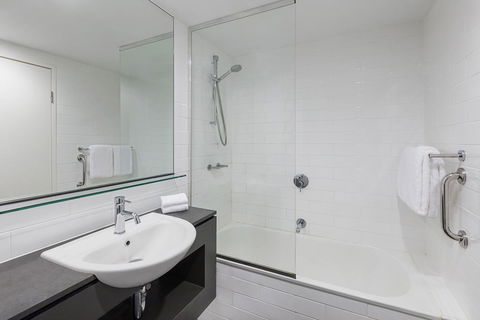 Vibe Hotel Darwin Waterfront - Click Find 16