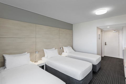 Vibe Hotel Darwin Waterfront - Click Find 18