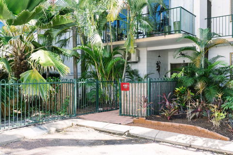 CitySide Apartment - 2 Bedroom With Private Courtyard - Click Find 6