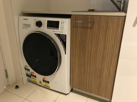 Ther-Rich 2Brm CBD Apartment - Who Is Search 37