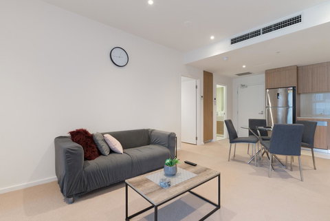 Ther-Rich 2Brm CBD Apartment - Who Is Search 32