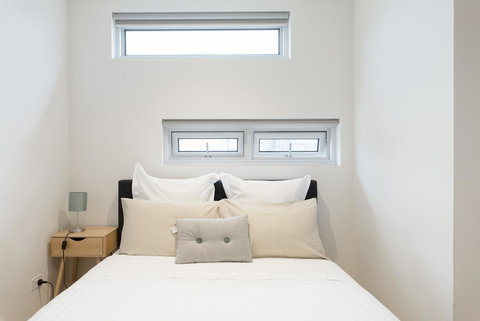 Ther-Rich 2Brm CBD Apartment - Who Is Search 6